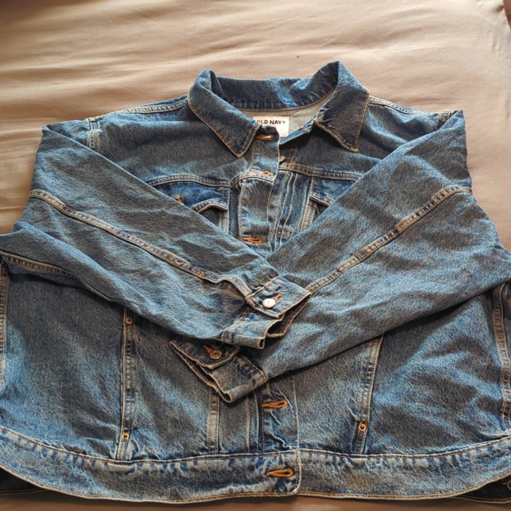 Lighter wash jean jacket. 3x. Old Navy.